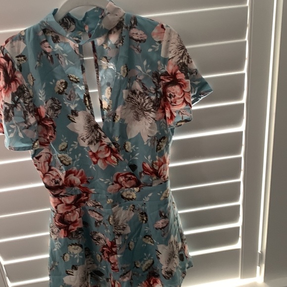 New Blue Pink Floral Romper, Open Back, Wrap Front, Choker Collar, Zipper. - Picture 7 of 11